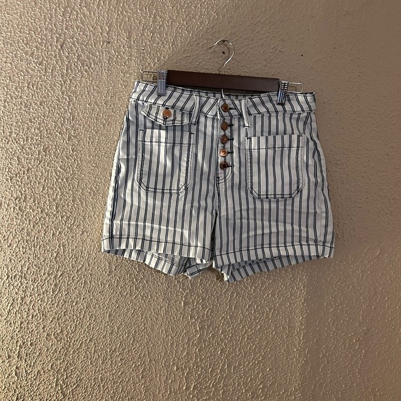 Judy Blue Pants - Judy Blue High Waisted White Navy Blue Stripe Shorts Rose Gold Buttons Size L